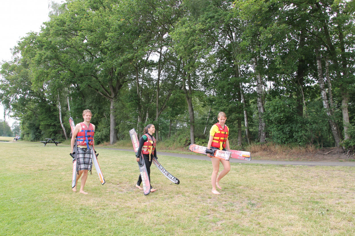 Waterskiing