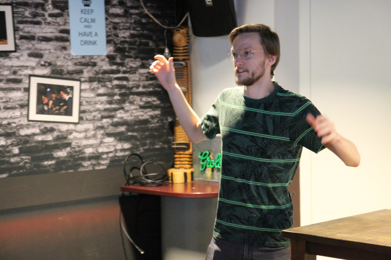 Hitch-hiking competition