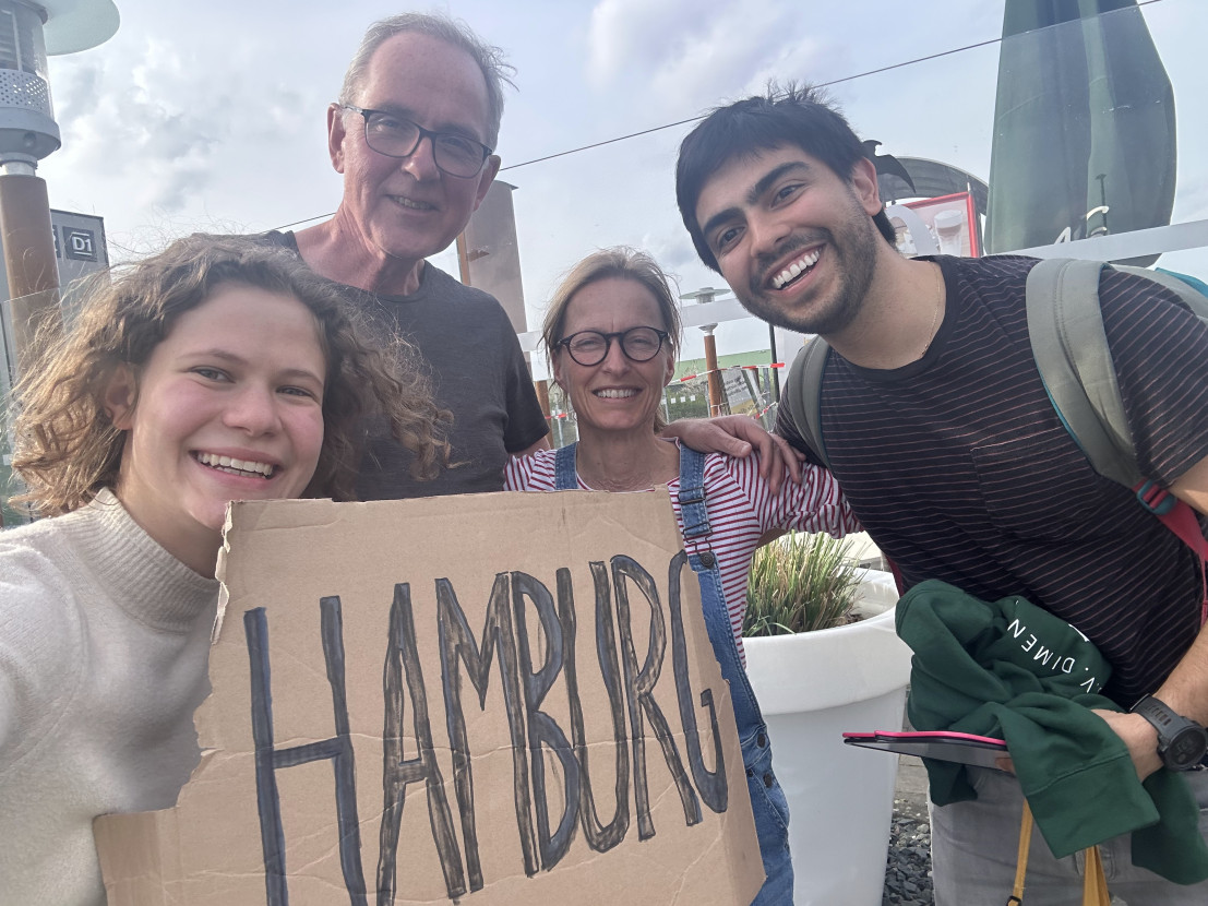 Hitch-hiking competition