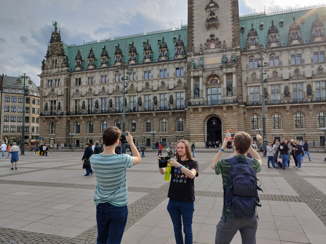 Hitch-hiking competition