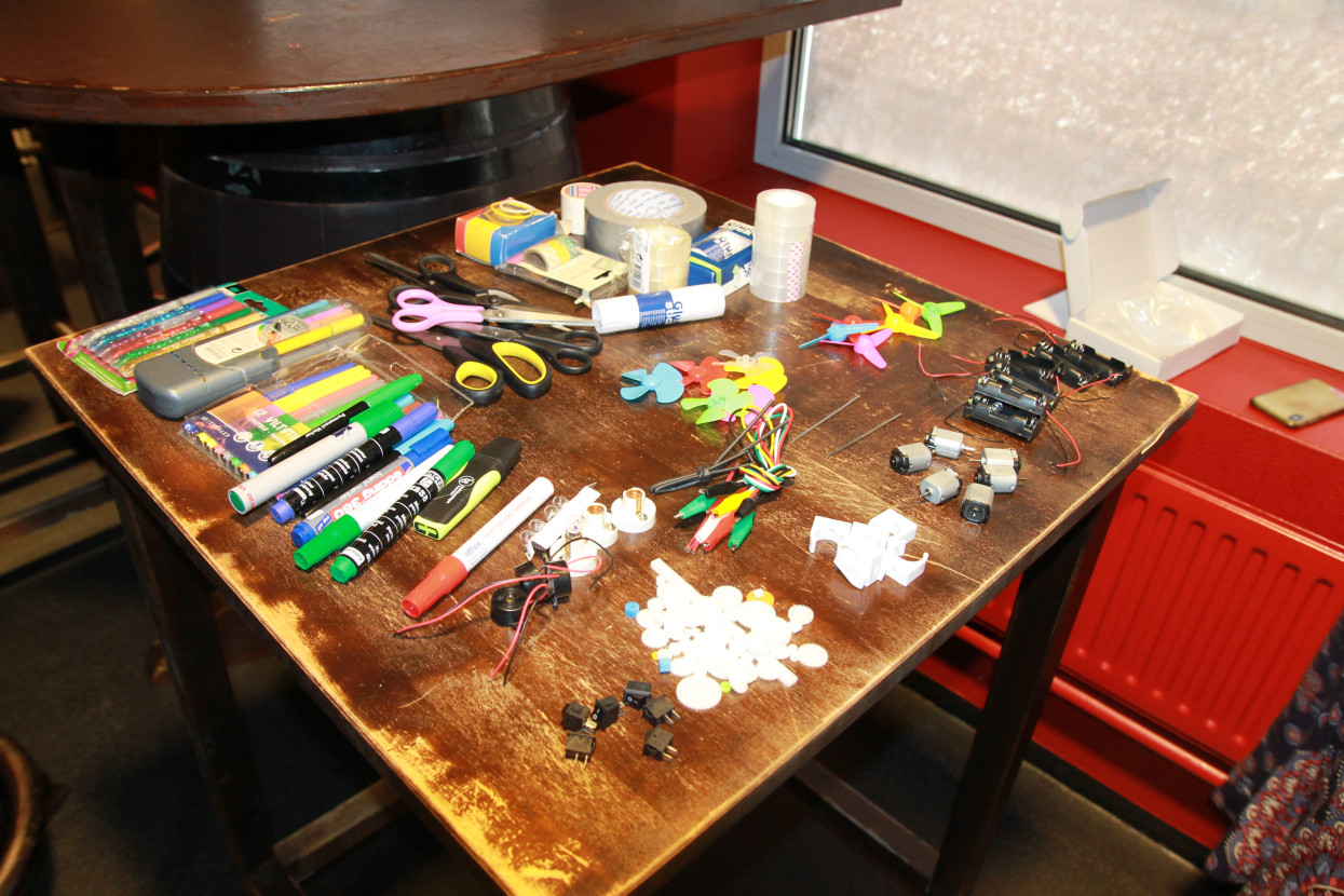 Airplane Building Competition