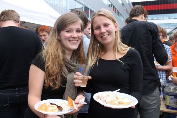 EK-borrel en voetbal kijken