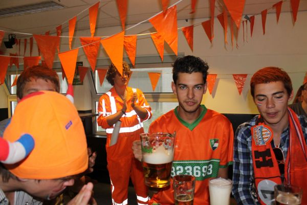 EK-borrel en voetbal kijken