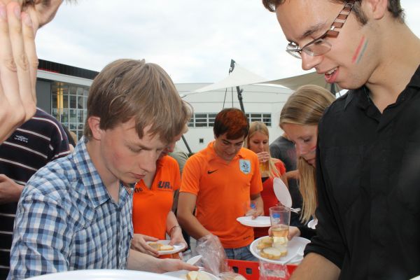 EK-borrel en voetbal kijken