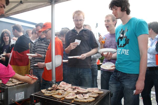 EK-borrel en voetbal kijken