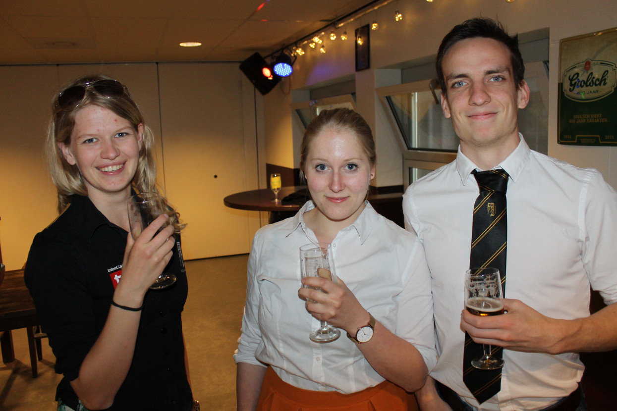 'Wat is het fijn om geen scholier meer te zijn' borrel