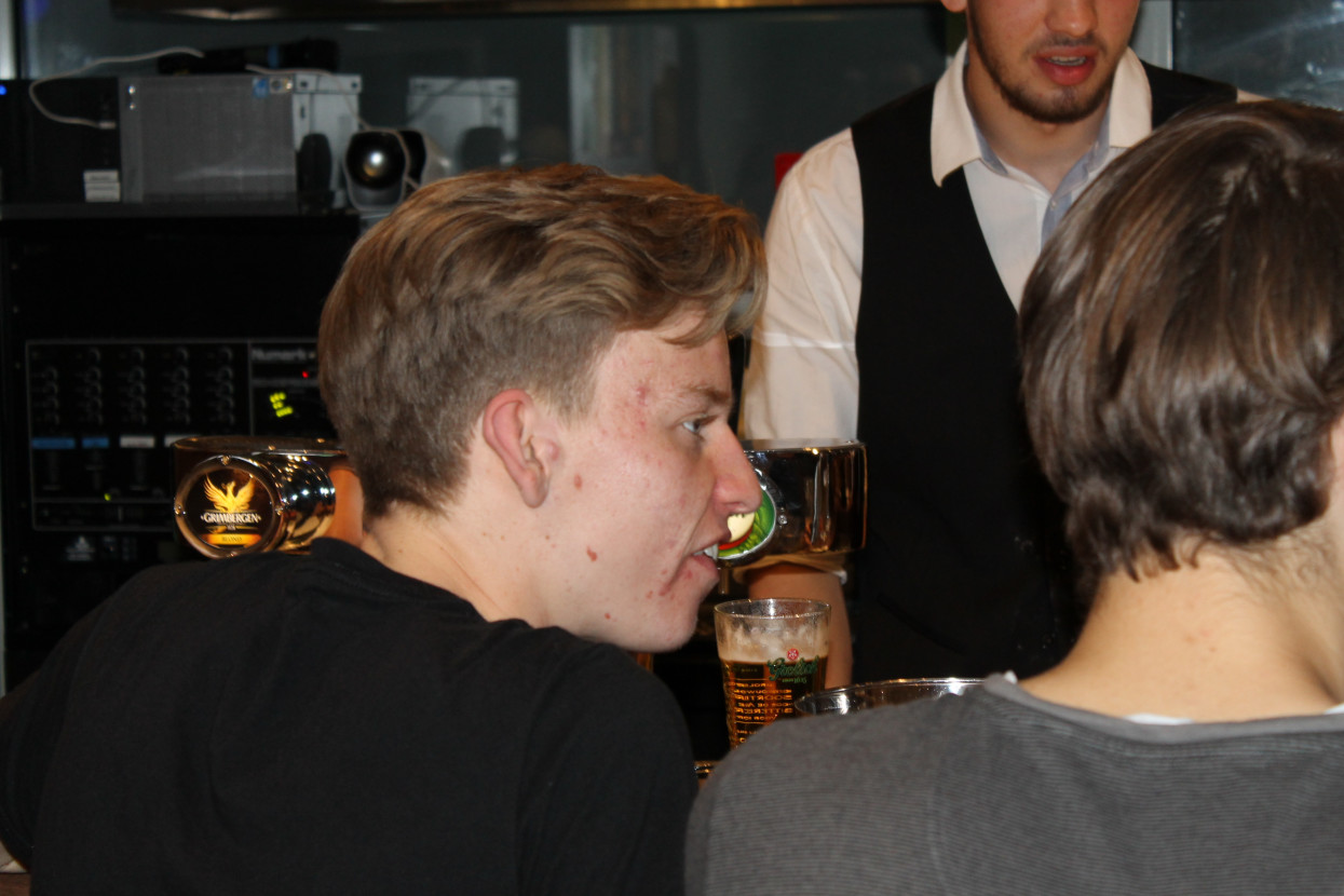 'Wat is het fijn om geen scholier meer te zijn' borrel