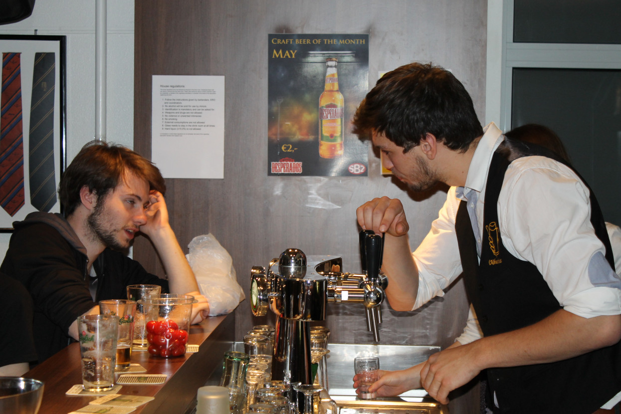 'Wat is het fijn om geen scholier meer te zijn' borrel