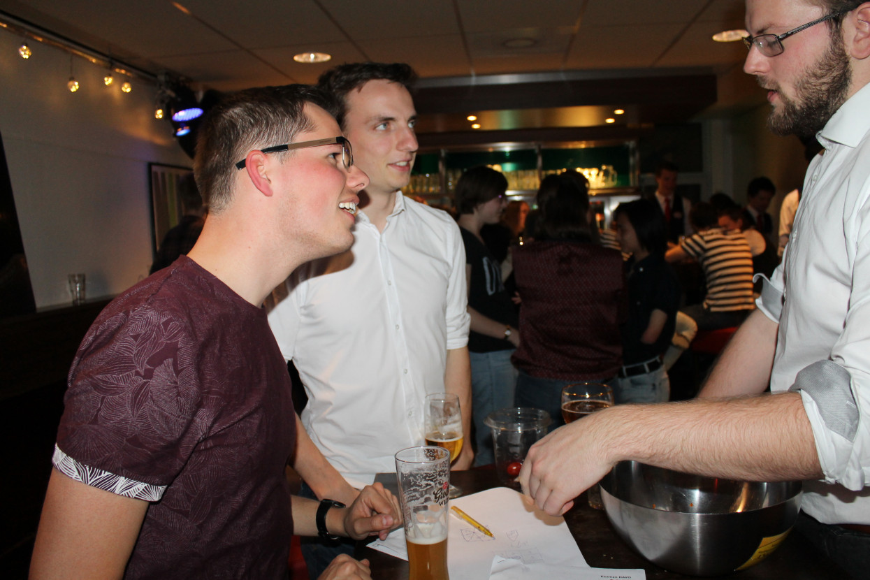 'Wat is het fijn om geen scholier meer te zijn' borrel