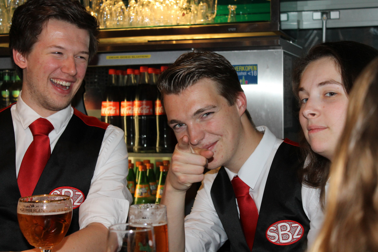 'Wat is het fijn om geen scholier meer te zijn' borrel