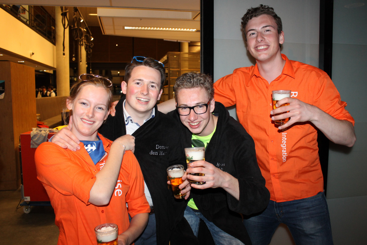 'Wat is het fijn om geen scholier meer te zijn' borrel