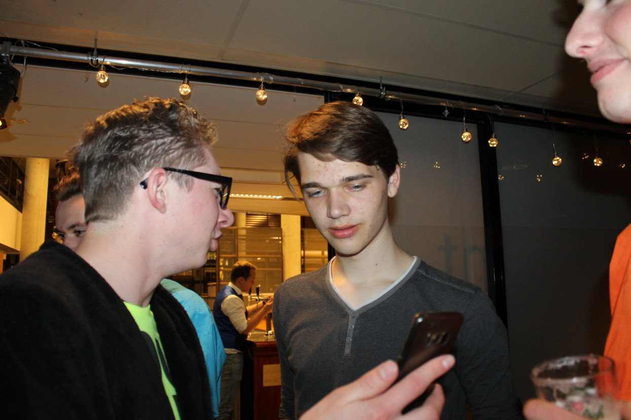 'Wat is het fijn om geen scholier meer te zijn' borrel
