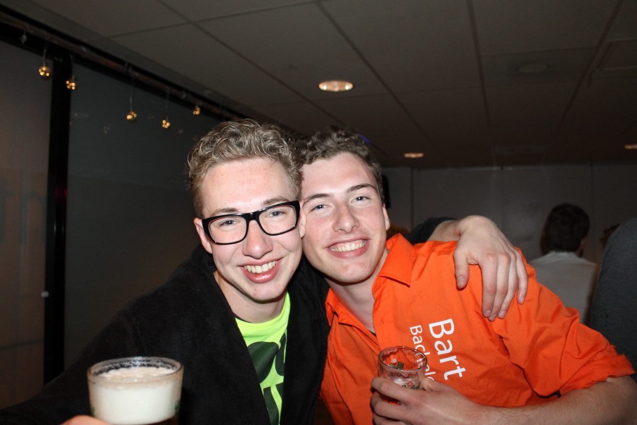 'Wat is het fijn om geen scholier meer te zijn' borrel