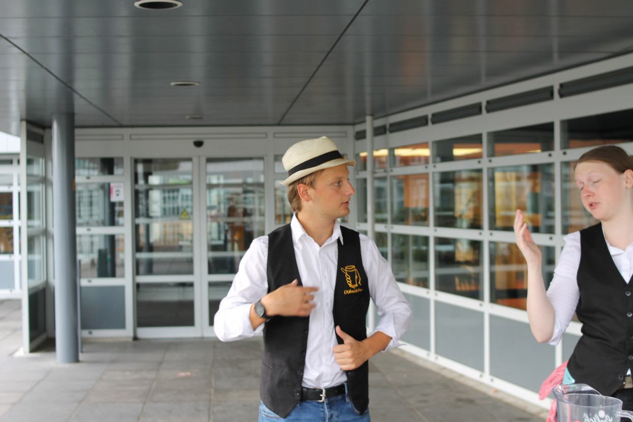'Raad het volkslied'-borrel