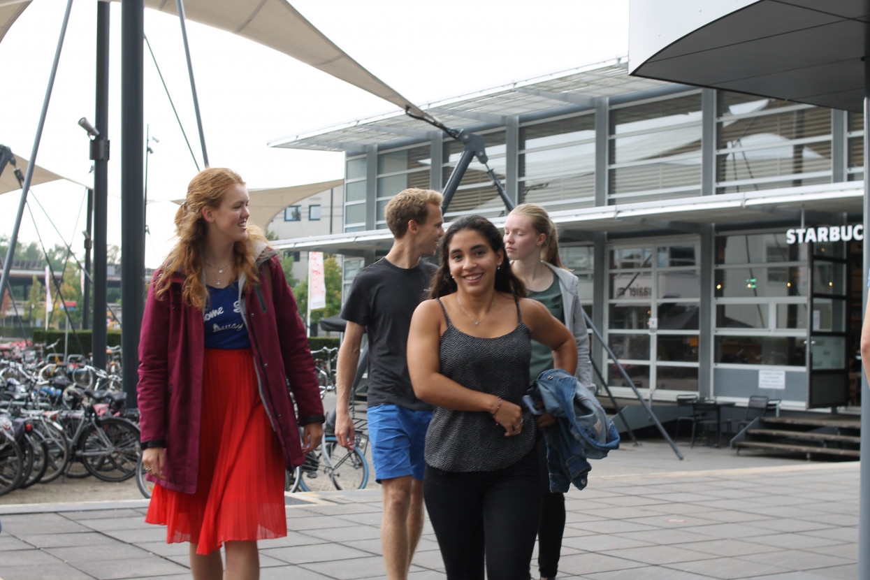 'Raad het volkslied'-borrel
