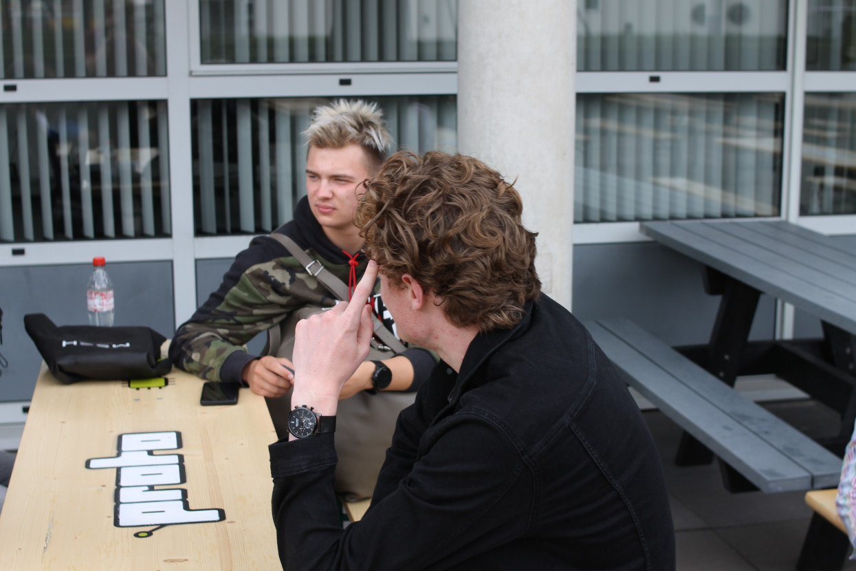 'Raad het volkslied'-borrel