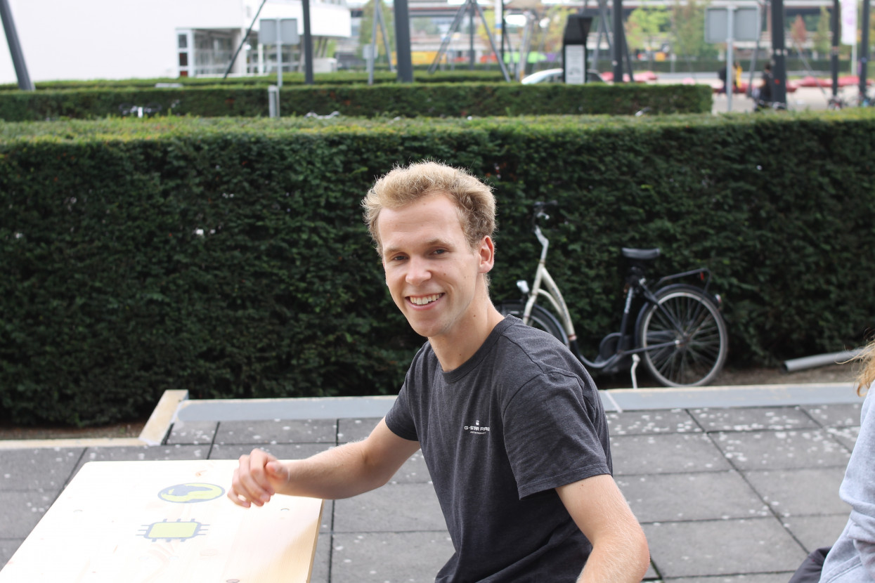 'Raad het volkslied'-borrel