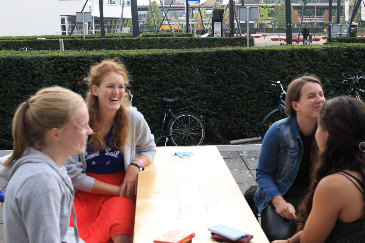 'Raad het volkslied'-borrel