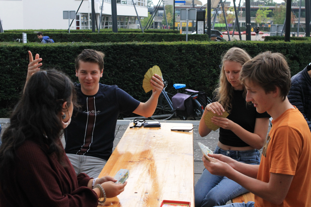 'Raad het volkslied'-borrel
