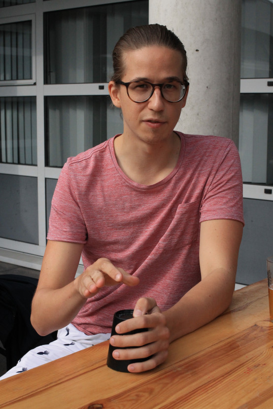 'Raad het volkslied'-borrel