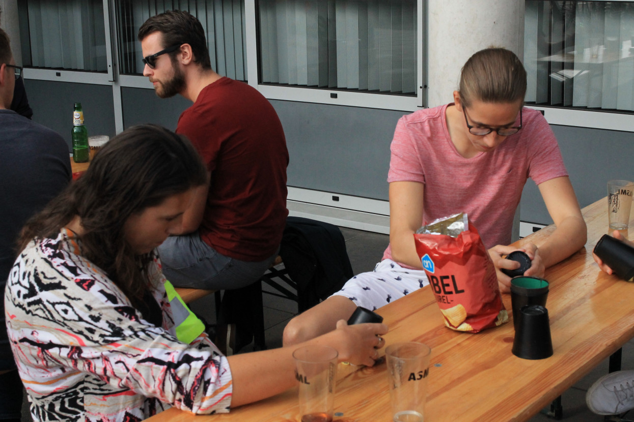 'Raad het volkslied'-borrel