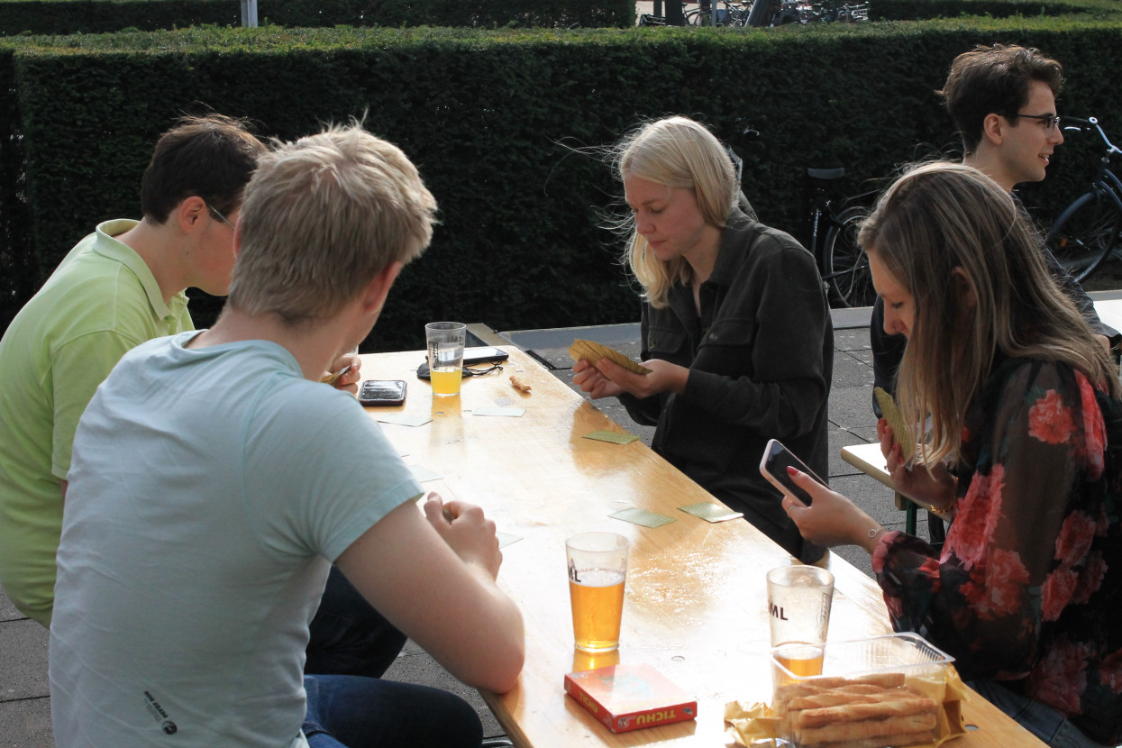 'Raad het volkslied'-borrel