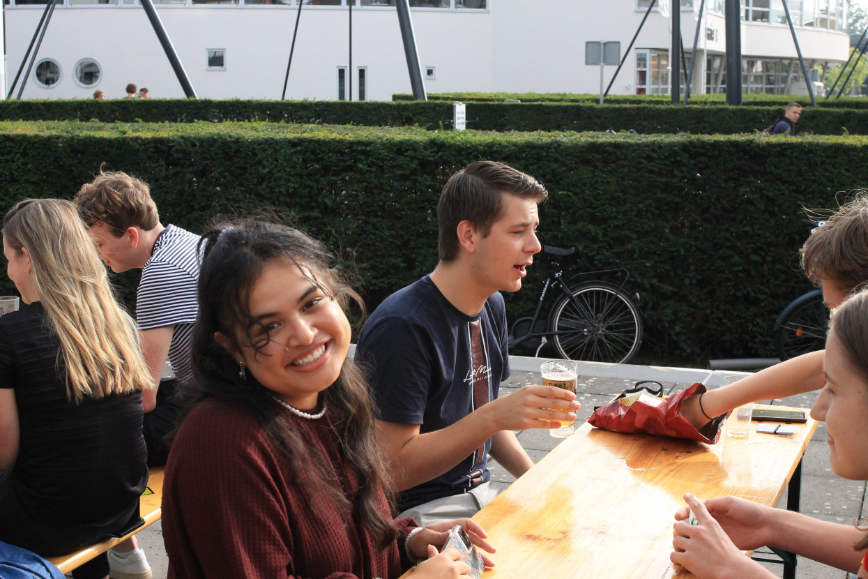 'Raad het volkslied'-borrel