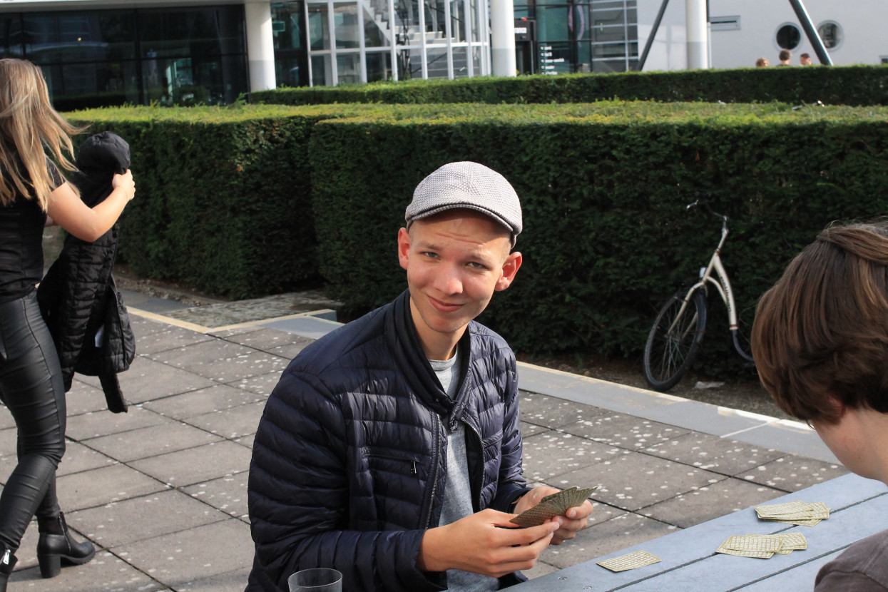 'Raad het volkslied'-borrel