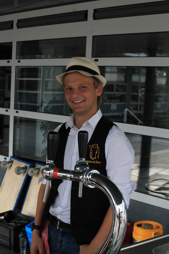 'Raad het volkslied'-borrel