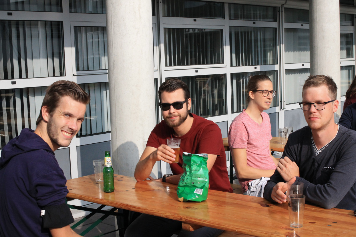 'Raad het volkslied'-borrel