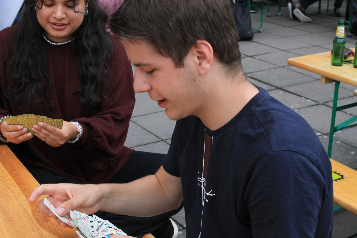 'Raad het volkslied'-borrel