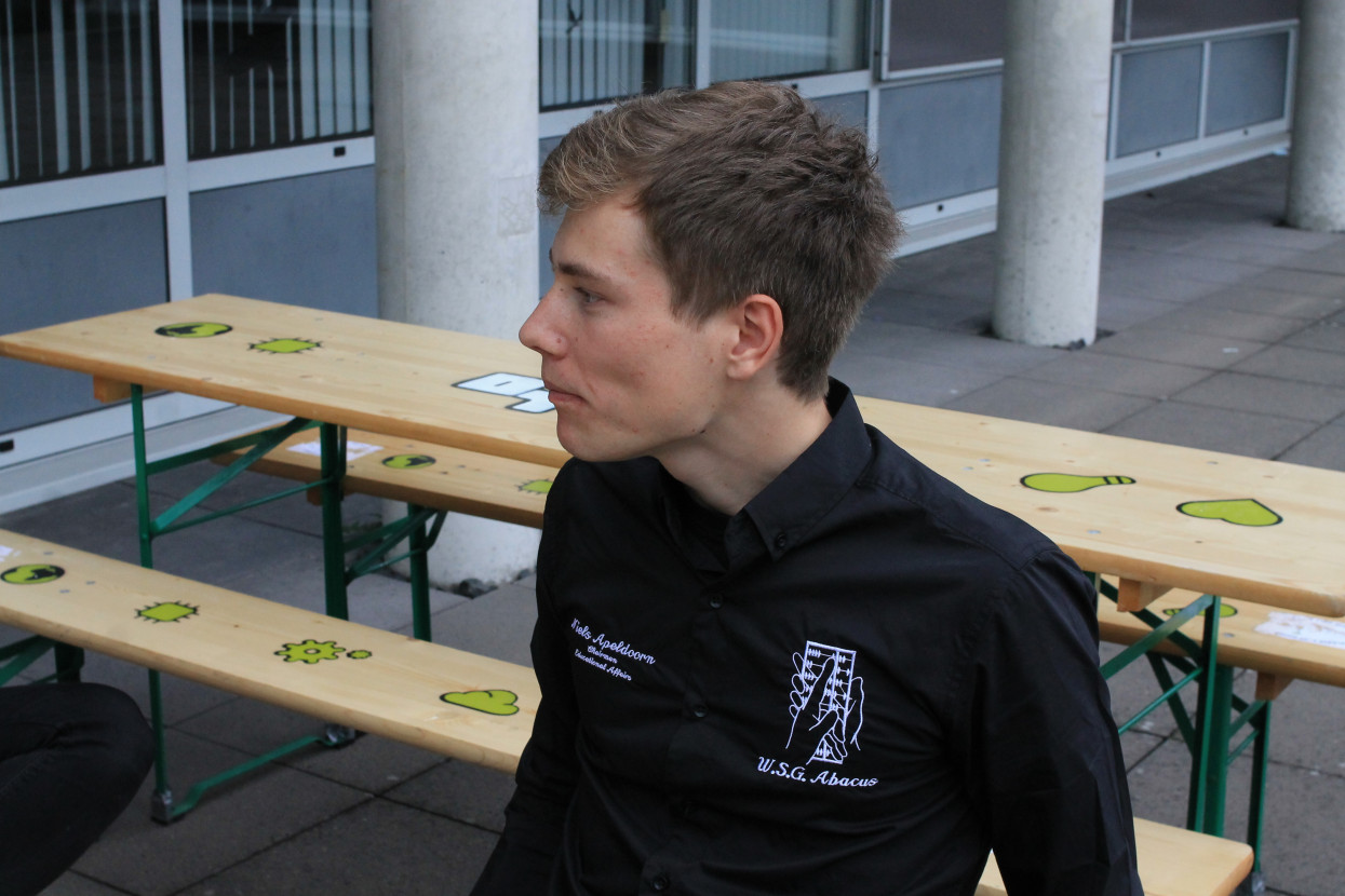 'Raad het volkslied'-borrel
