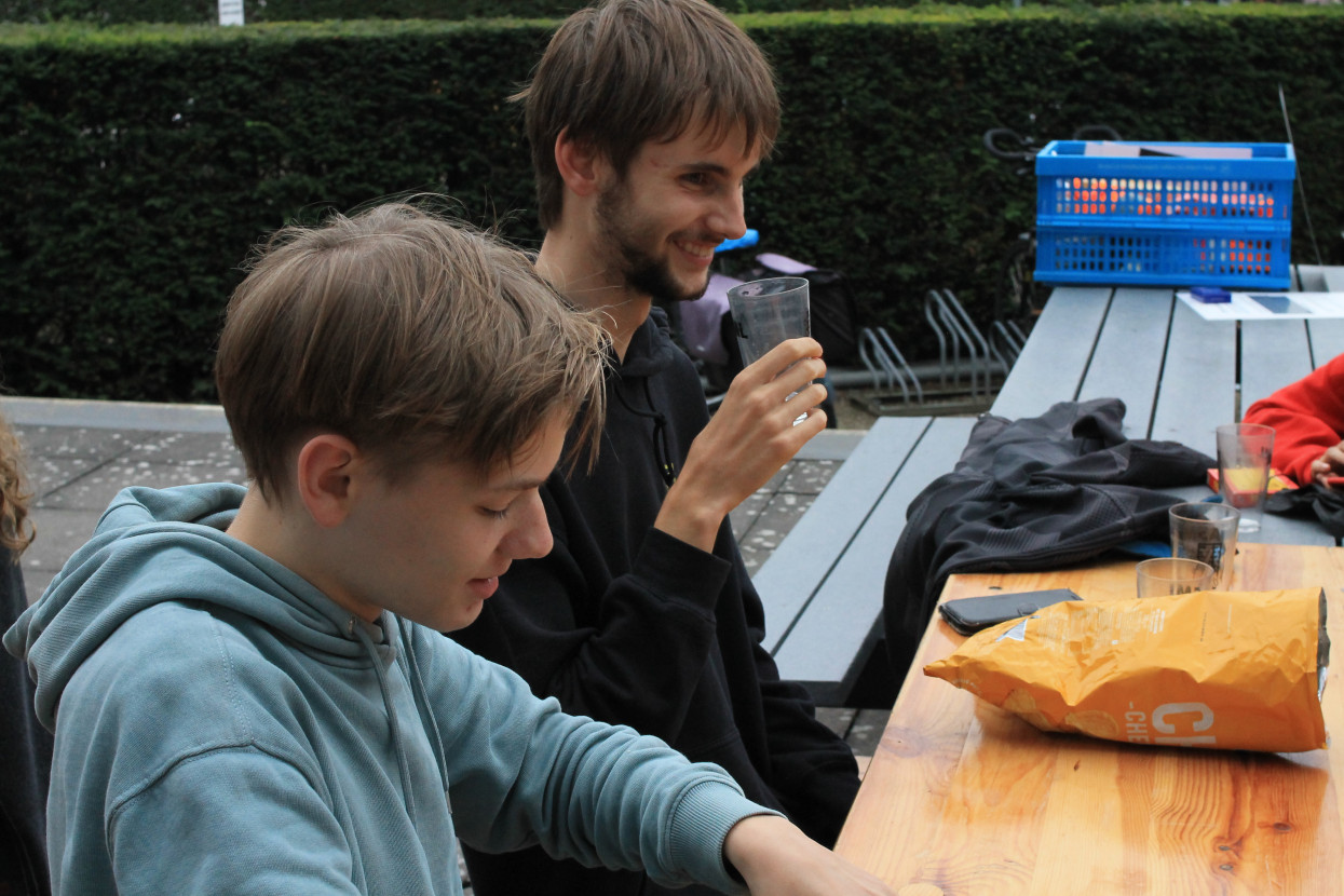 'Raad het volkslied'-borrel