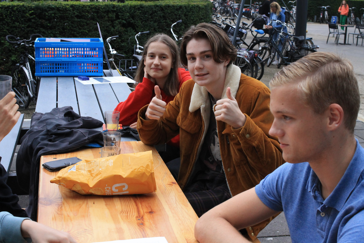 'Raad het volkslied'-borrel