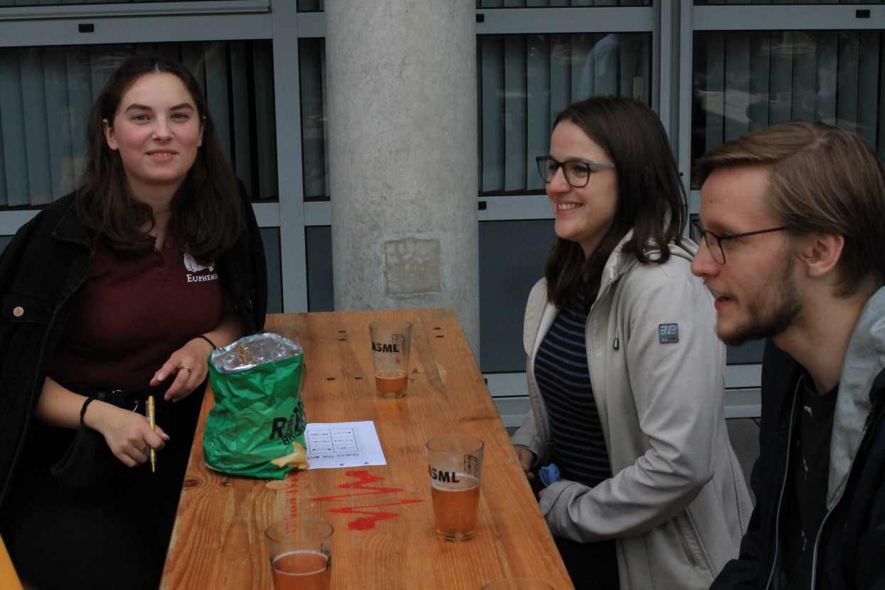 'Raad het volkslied'-borrel