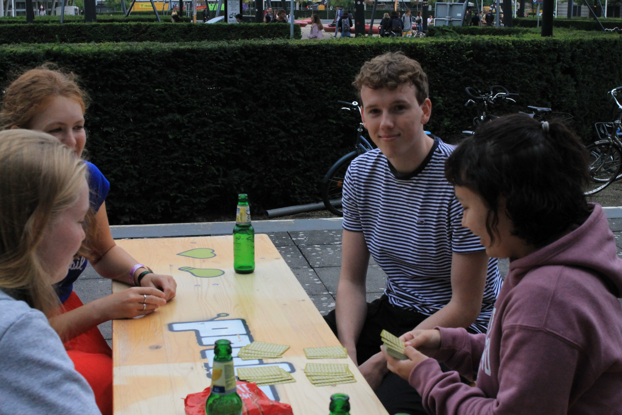 'Raad het volkslied'-borrel