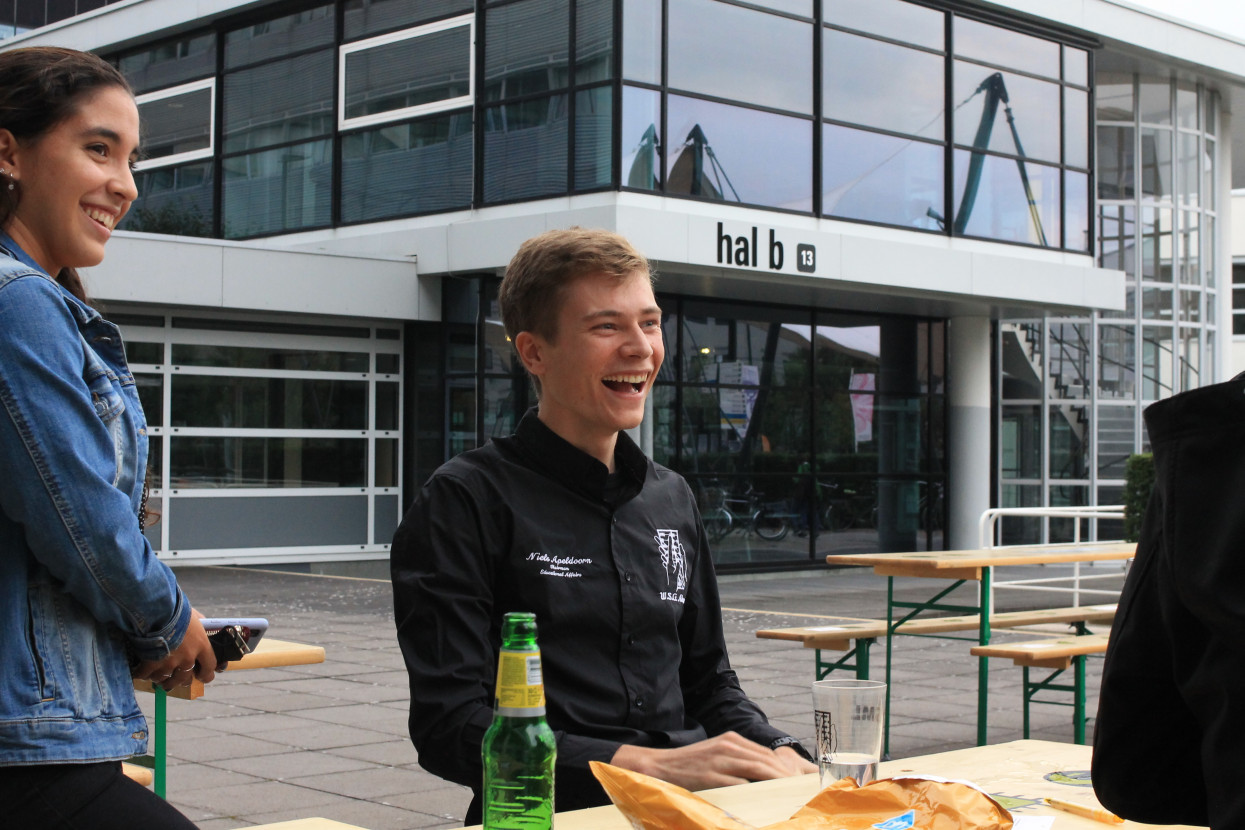 'Raad het volkslied'-borrel