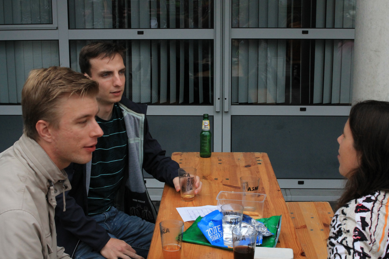 'Raad het volkslied'-borrel