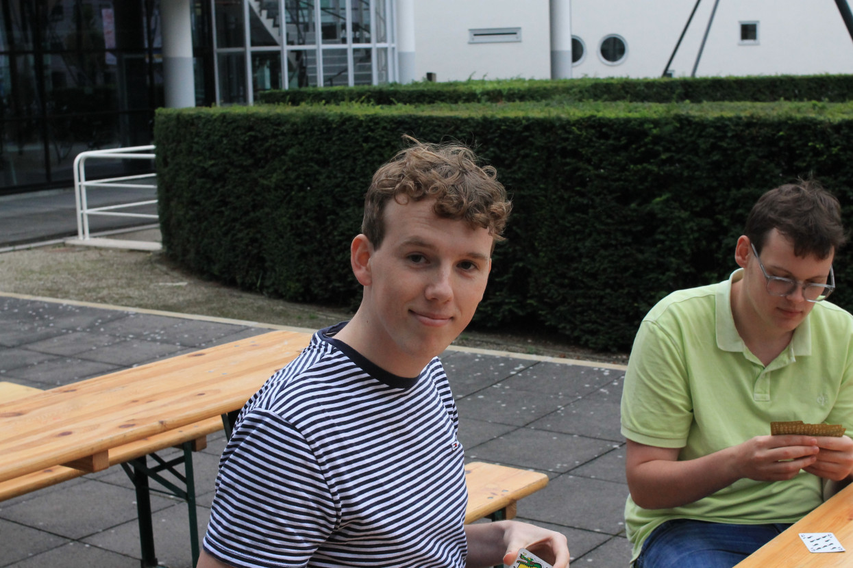'Raad het volkslied'-borrel