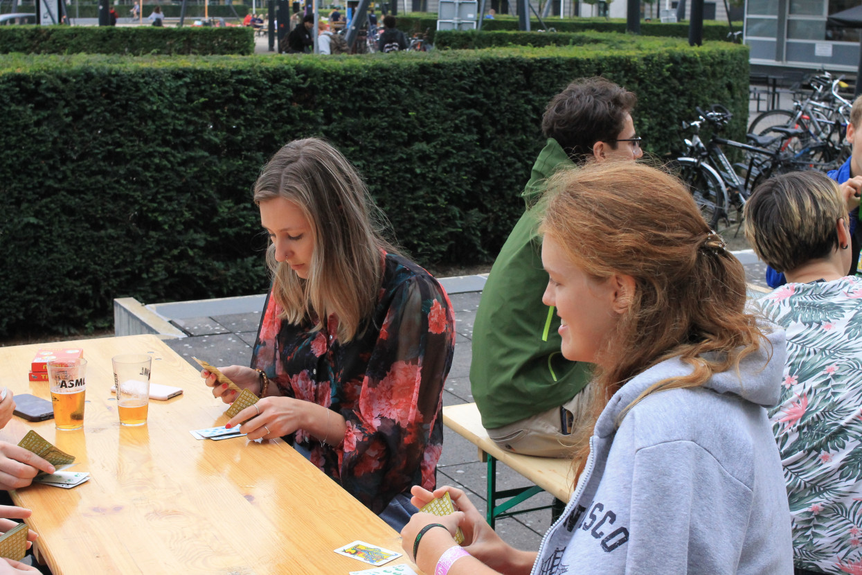 'Raad het volkslied'-borrel