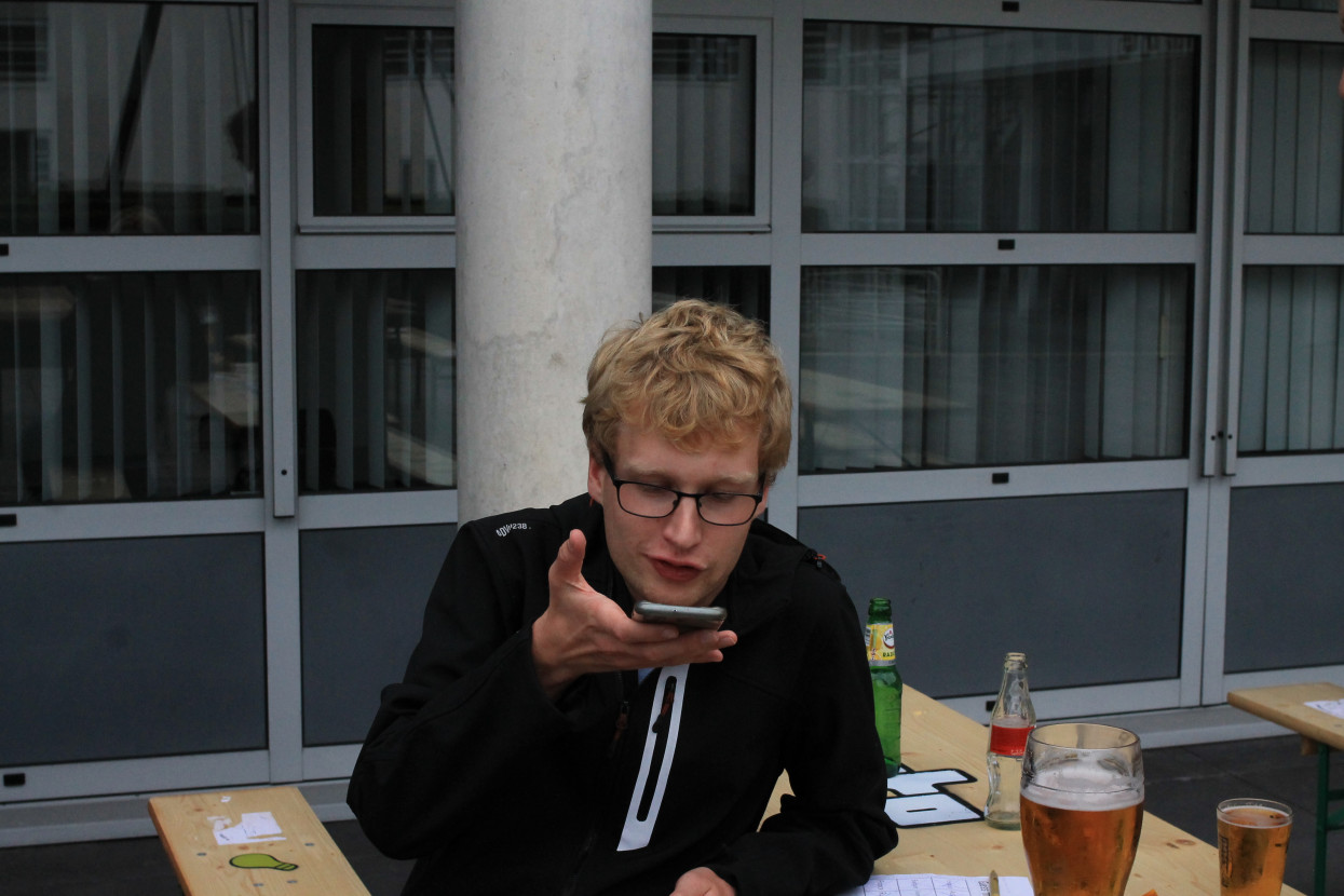 'Raad het volkslied'-borrel