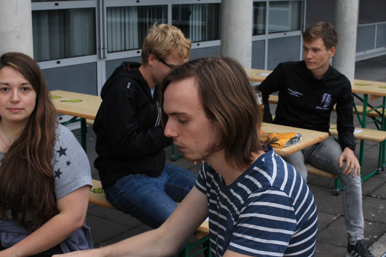 'Raad het volkslied'-borrel