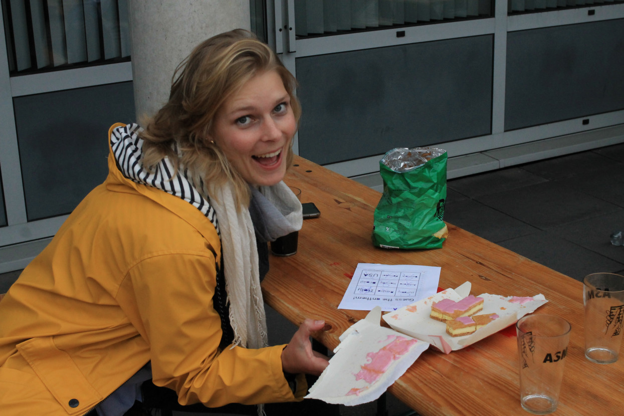 'Raad het volkslied'-borrel