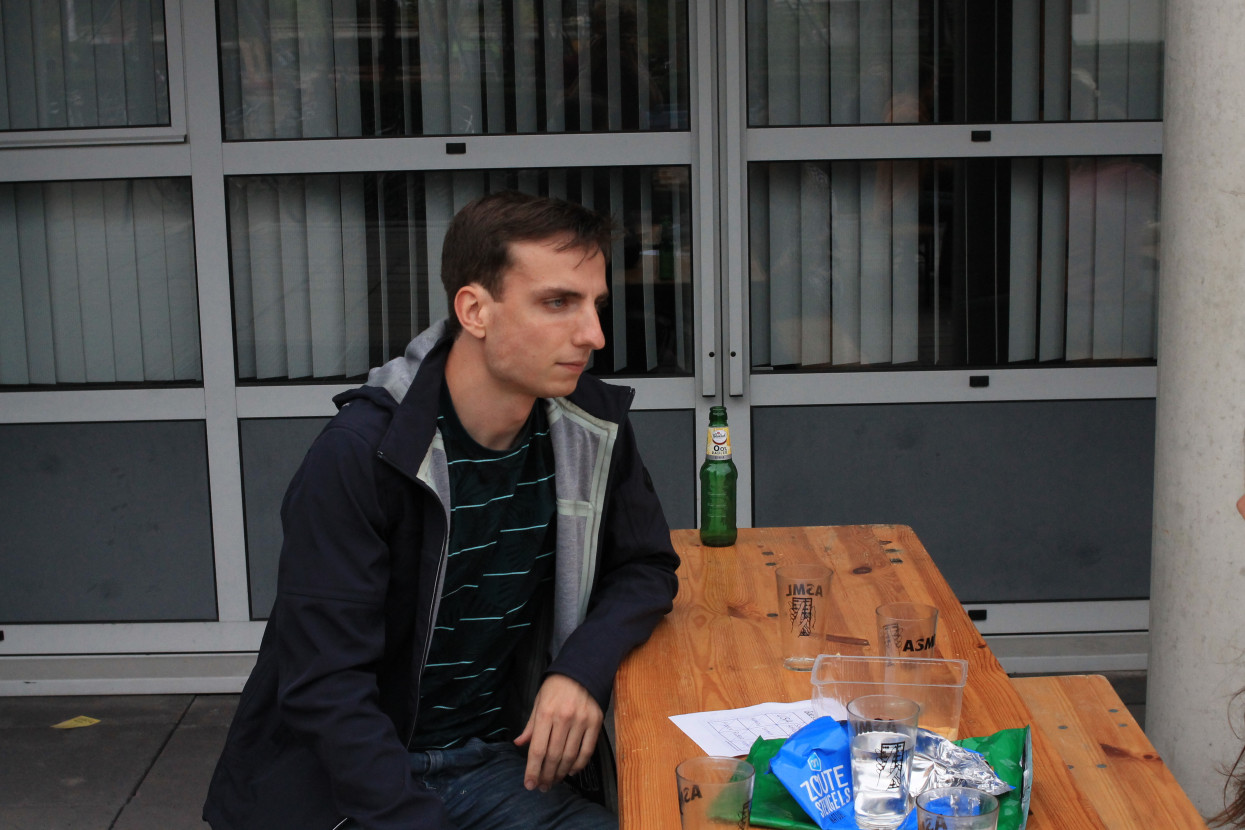 'Raad het volkslied'-borrel