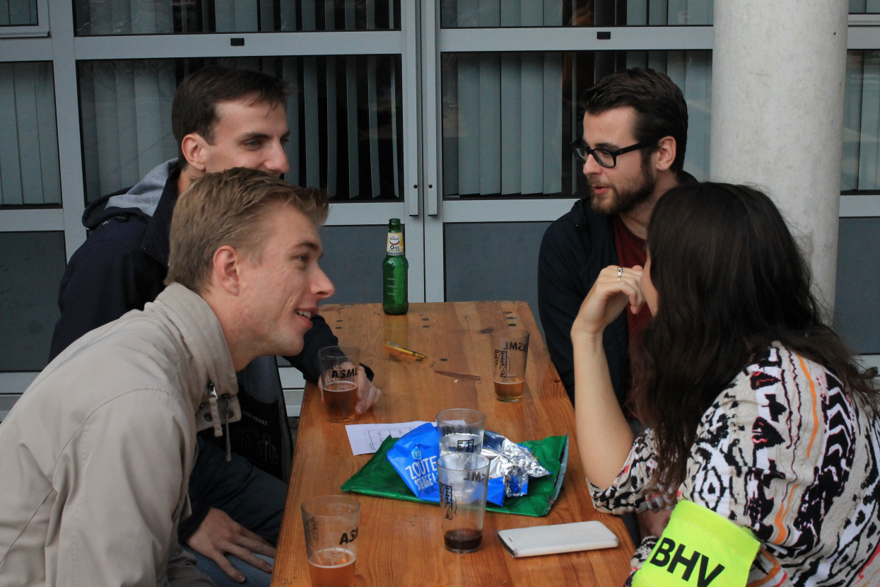 'Raad het volkslied'-borrel