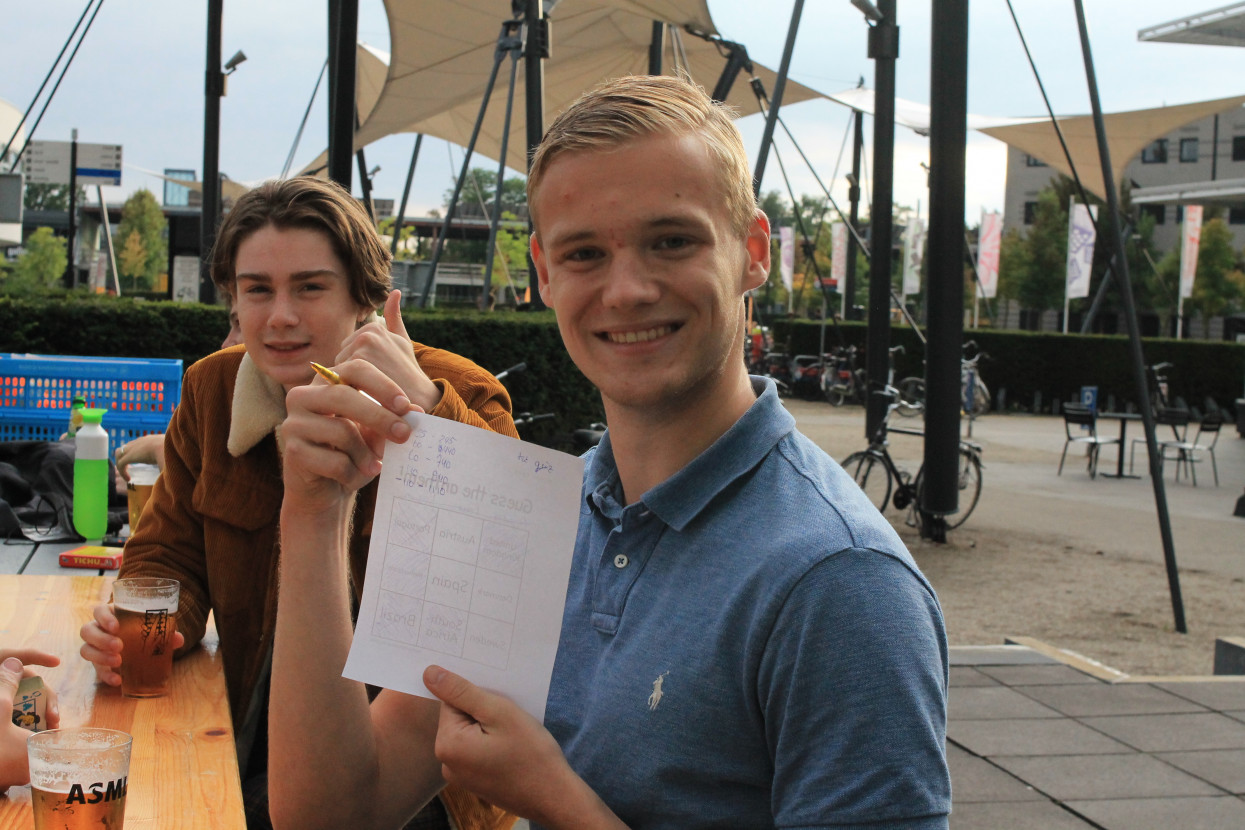 'Raad het volkslied'-borrel