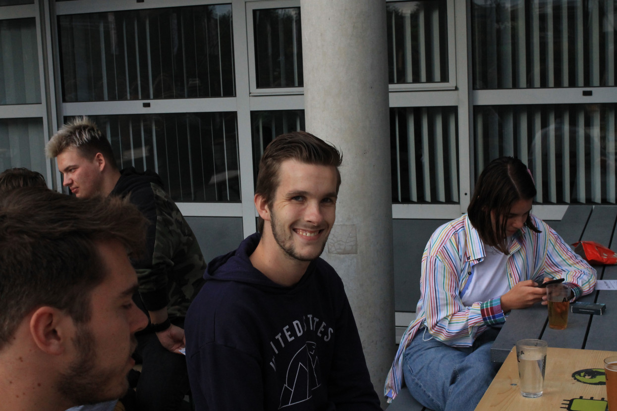 'Raad het volkslied'-borrel