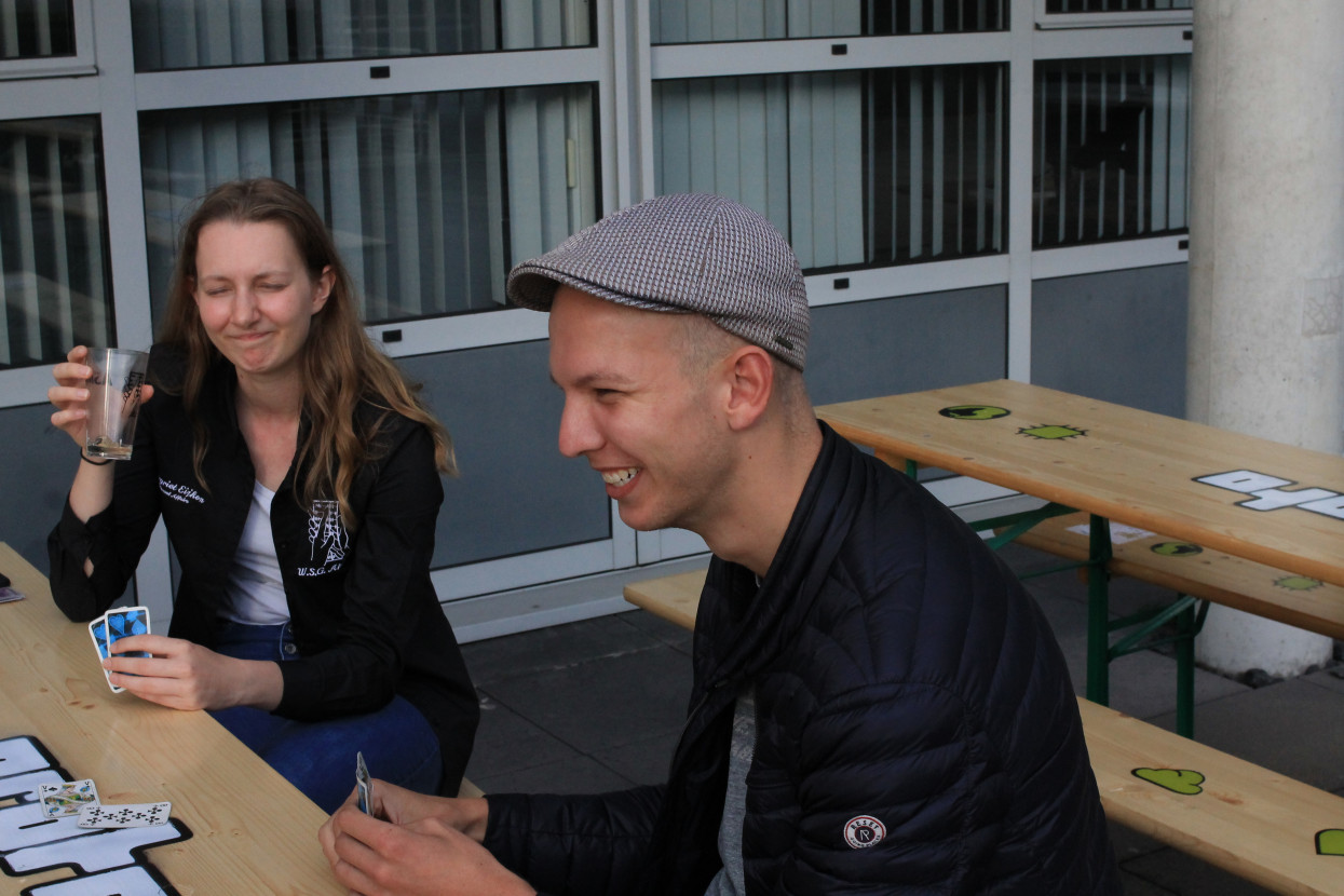 'Raad het volkslied'-borrel