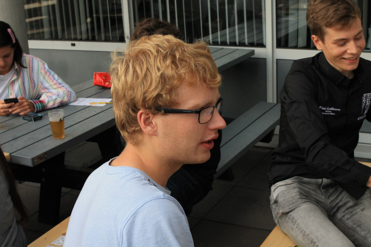 'Raad het volkslied'-borrel