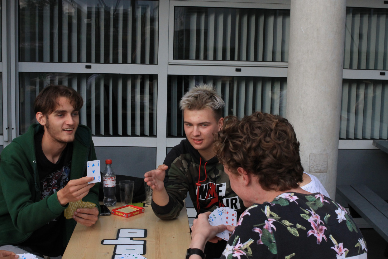 'Raad het volkslied'-borrel